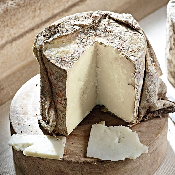 CH GOATS Cheddar - Ford Farm p/kg (av 2kg)