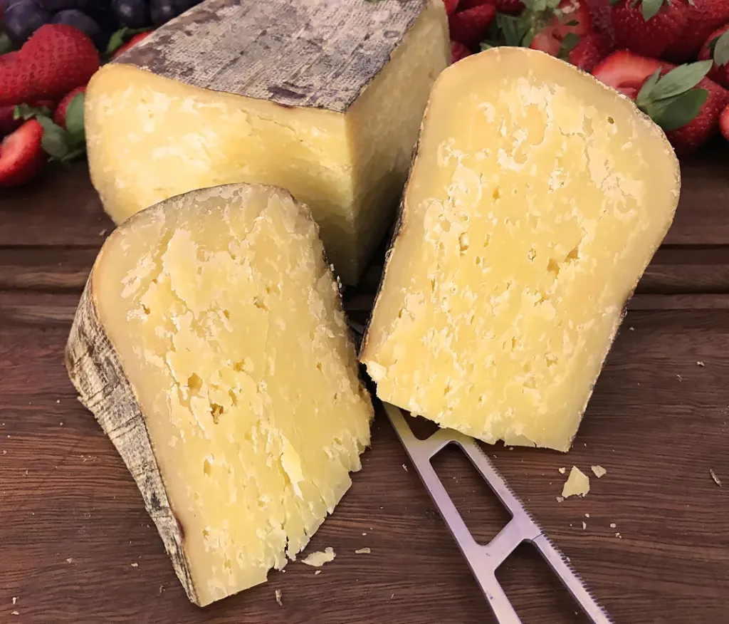 CH Mahon 12M Raw Milk/cellar aged p/kg (av 2.5kg)