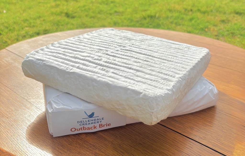 DEL Brie Outback Square p/kg (av 1.2kg) NEW