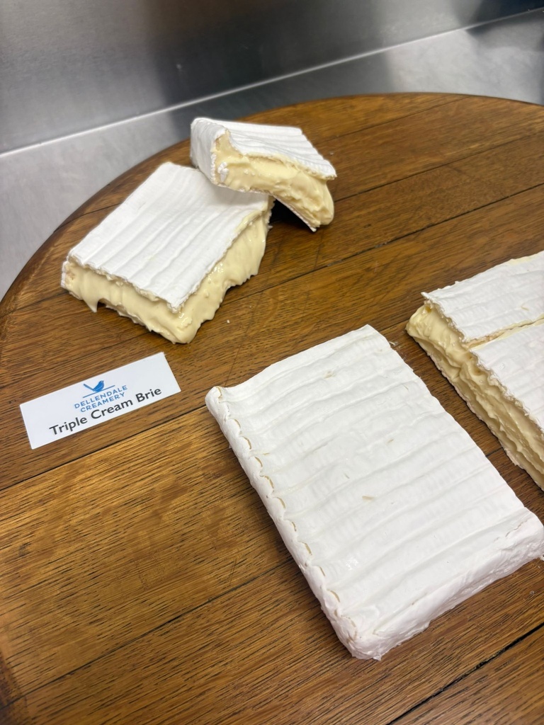 DEL Triple Cream Brie Square p/kg (av 1.2kg) - NEW